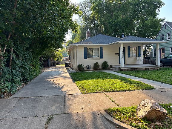 2nd image of 2555 Iowa Ave
