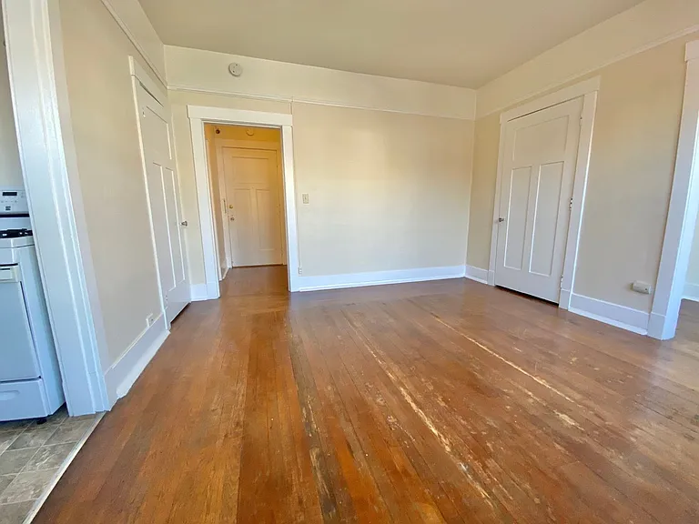 St Florence Apartments — Photo 14
