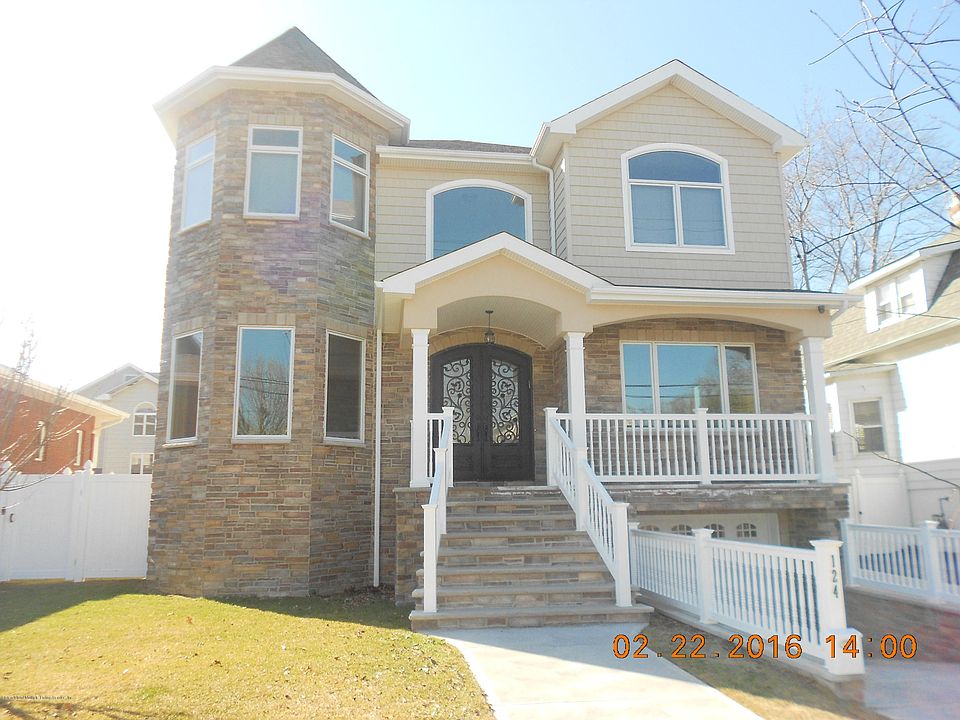 1st image of 124 Bedell Ave