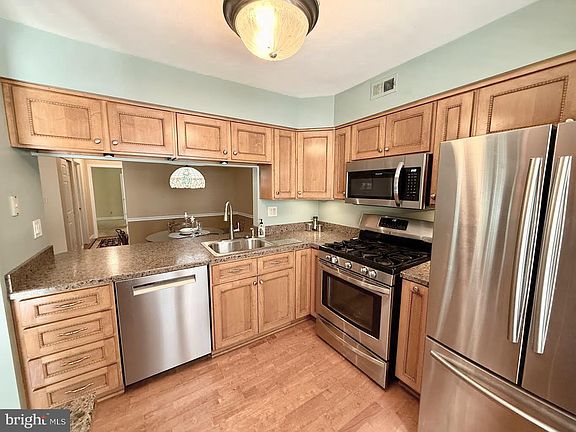 5th image of 303 Harwood Ct