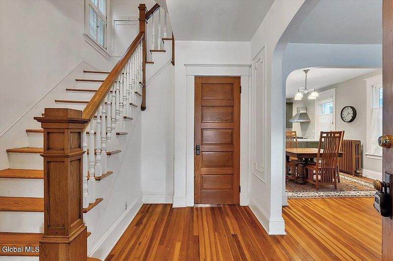 5th image of 86 Grove Avenue