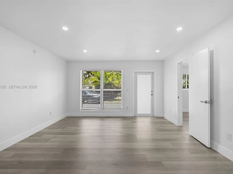 5130 NE 17th Ter #0 — Photo 3