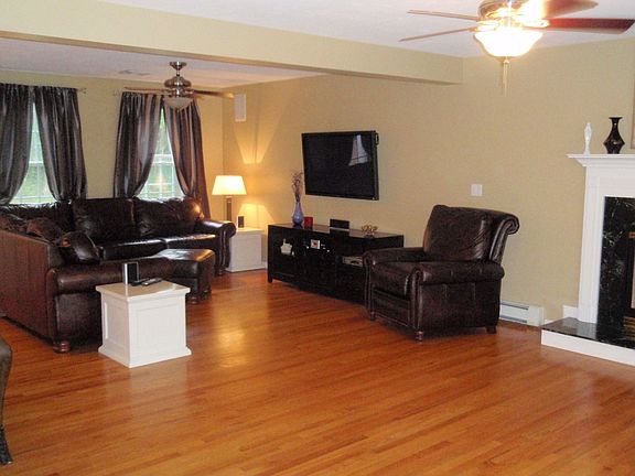 25X15 Family Room