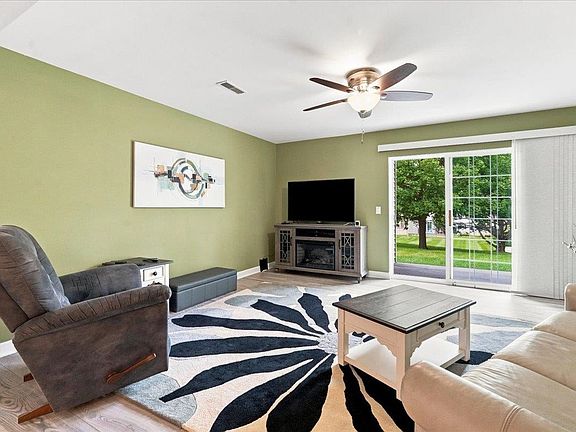 3rd image of 567 Kelvington Dr APT 1