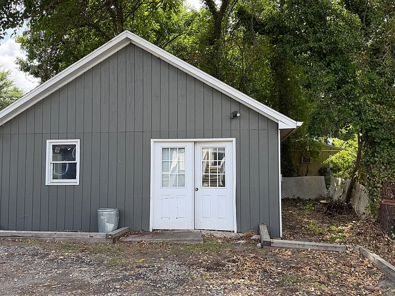 411 N Spring St — Photo 14