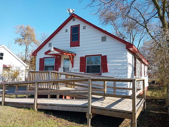 3rd image of 2212 Jarman St