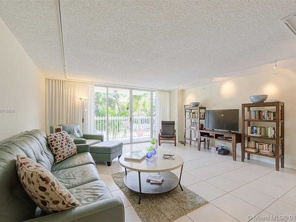 5th image of 7824 Collins Ave #201