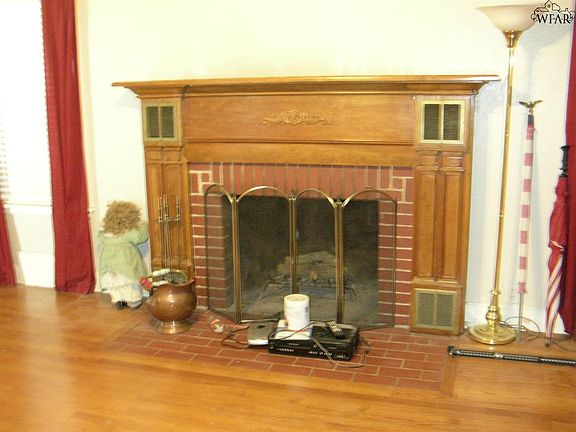 5th image of 102 E North St
