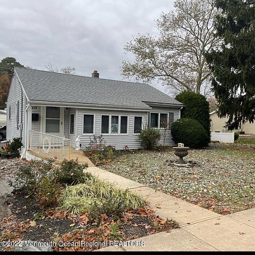 1st image of 239 W Sylvania Ave