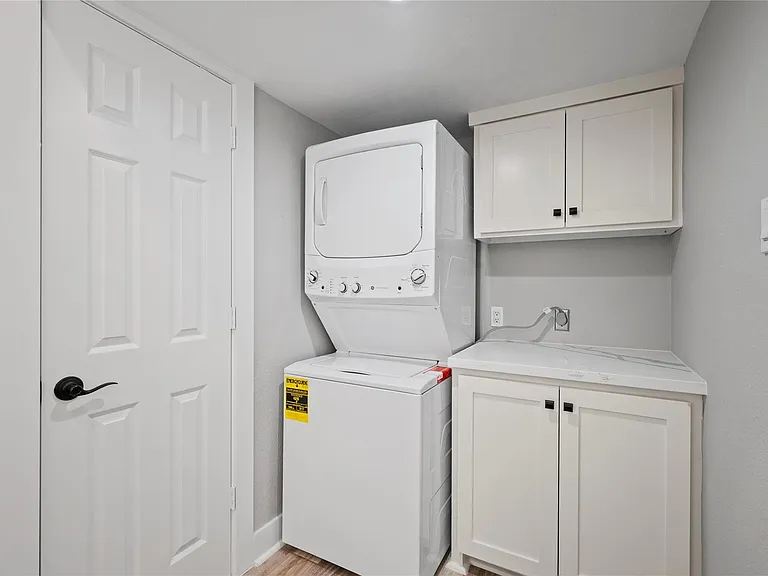 2113 Lake Village Dr — Photo 10