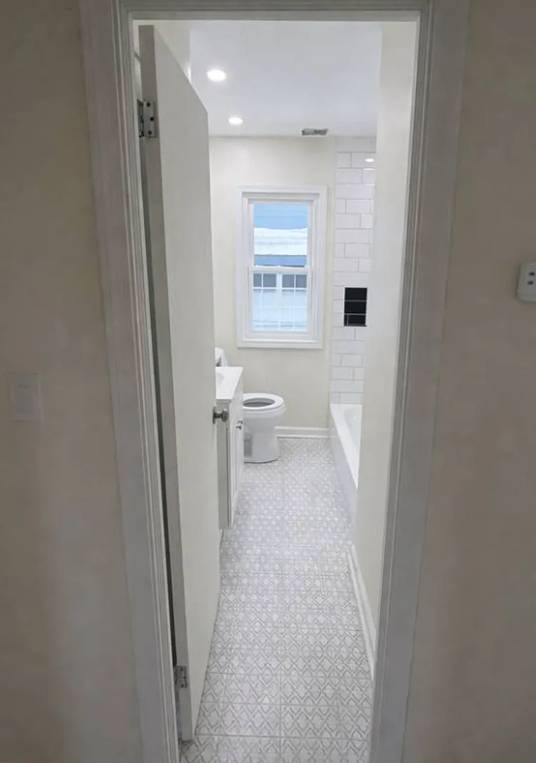 Single Family Home 6 beds 2.5 bath For Rent — Photo 2