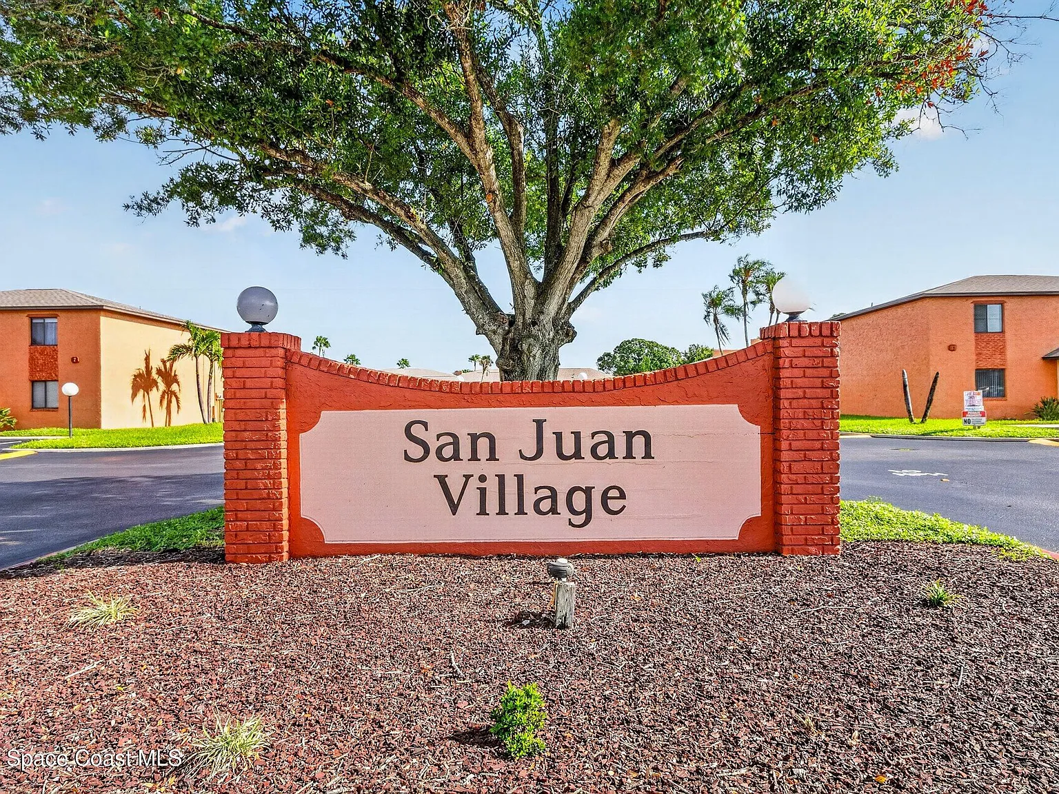 1 bed, 1.0 bath, 755 sqft, $1,350 — Photo 2