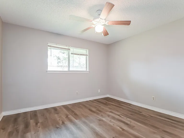 1311 Mallard Dr — Photo 13
