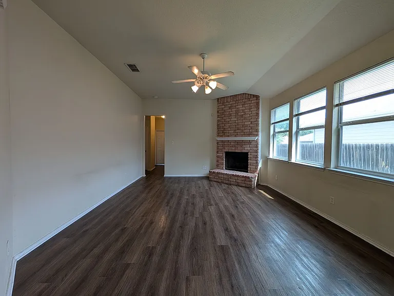 341 Placid Mdw — Photo 6