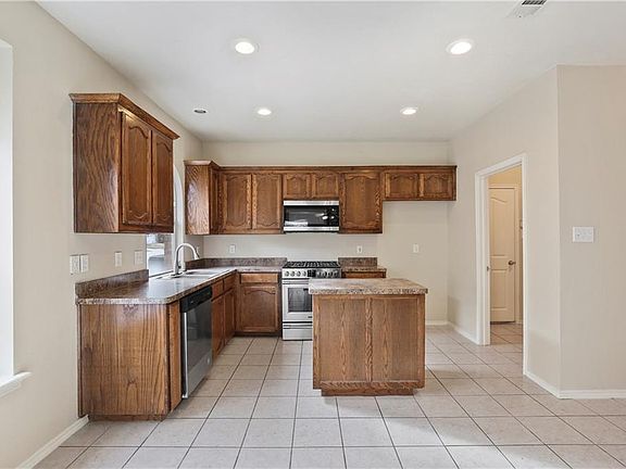5th image of 12808 Dorset Dr