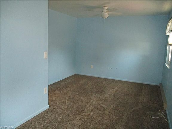 5th image of 204 Woodview Dr