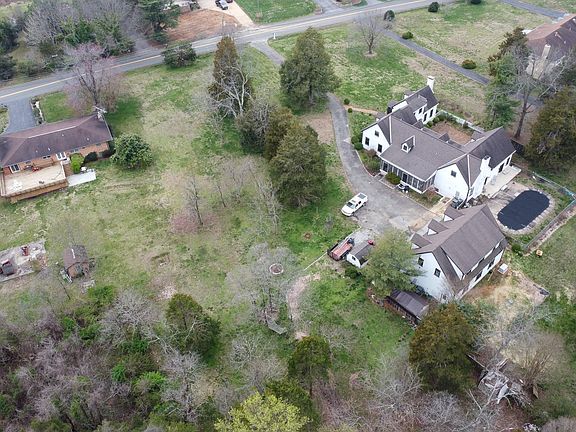 2nd image of 10915 Belmont Blvd