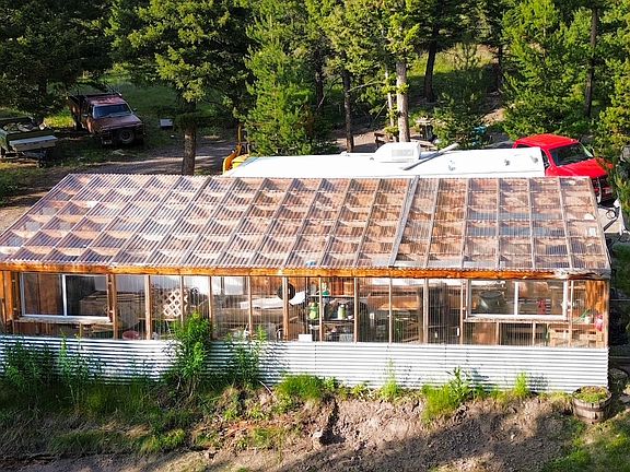 4th image of 912 Muskrat Rd