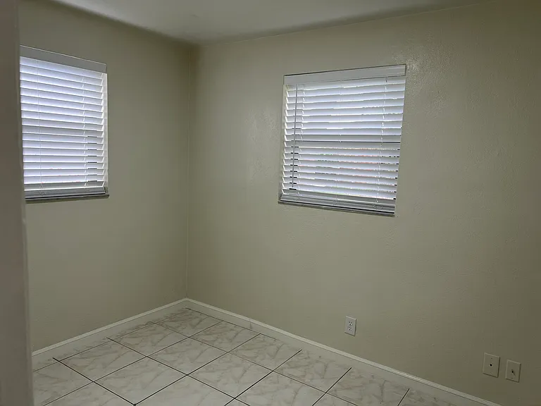 304 NW 11th Ave — Photo 13
