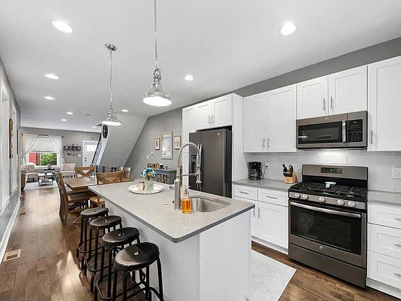 4th image of 2056 McKean St