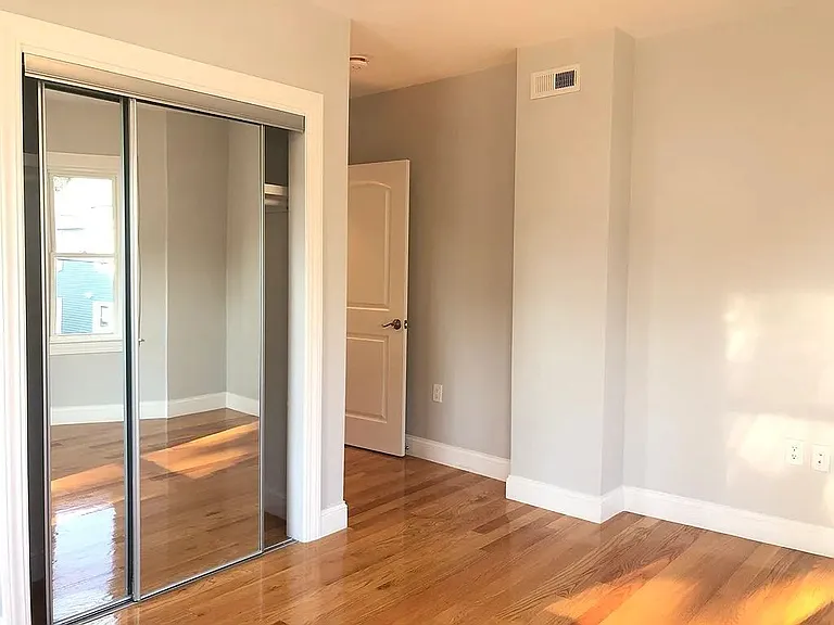 31 Middle St #1 — Photo 9