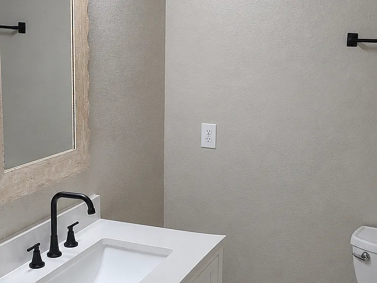 1452 Rogers Rd — Photo 5