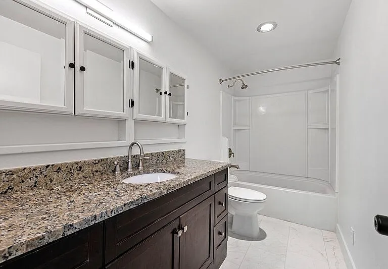 2105 Hawkins Ln — Photo 35
