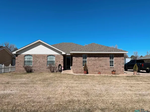 2104 Vivian Ave, Clovis, NM 88101