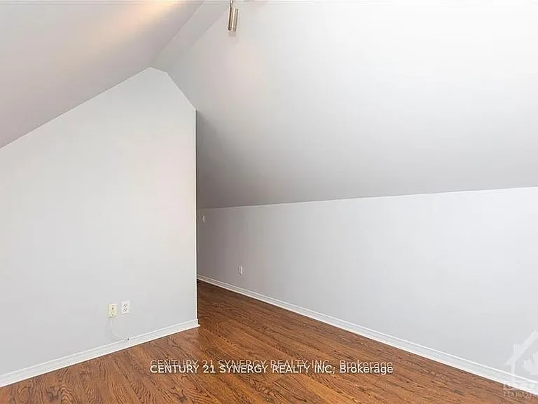 450 Maclaren St #11 — Photo 11
