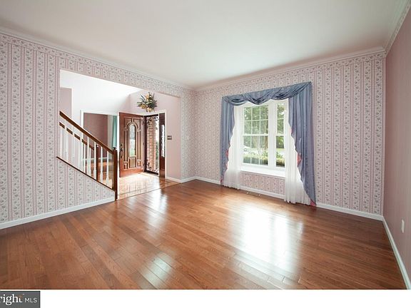 4th image of 216 W Moyer Dr