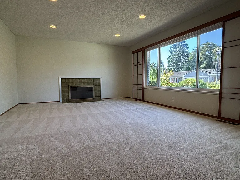 1405 Marinovich Way — Photo 2
