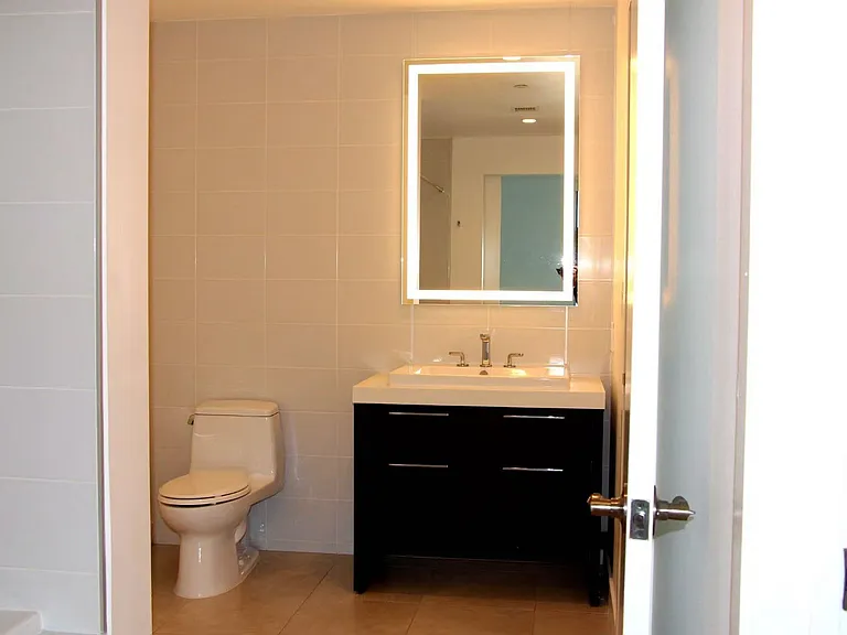 9 Macarthur Pl #N607 — Photo 5