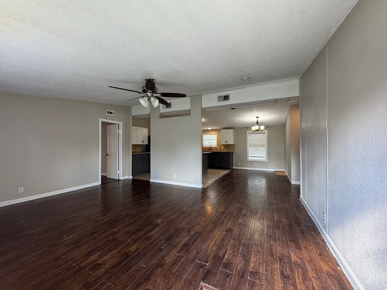 3 bed, 1456 sqft, $1,550 — Photo 2