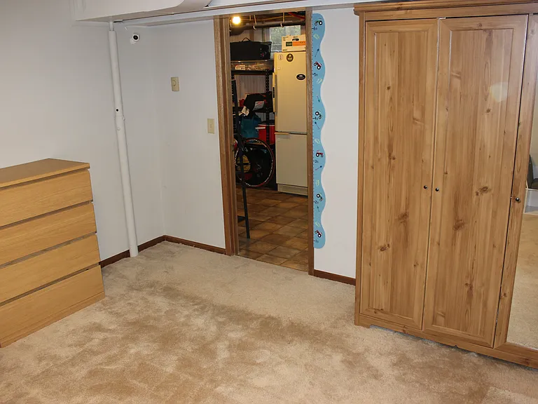 1738 Ryan Ave W — Photo 19