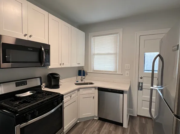 132 Circle Ave APT 2, Forest Park, IL 60130