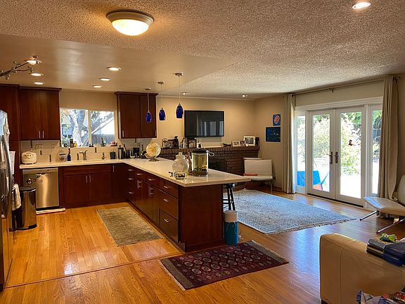 2nd image of 811 Shetland Pl