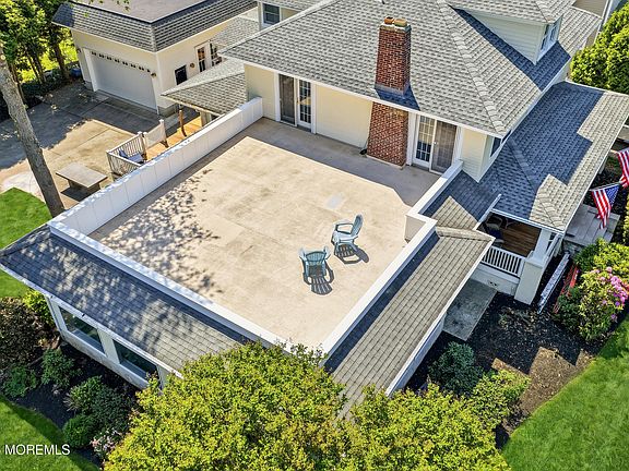3rd image of 302 Grassmere Avenue