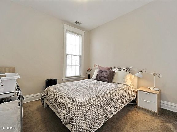 4th image of 2614 N Francisco Ave #2