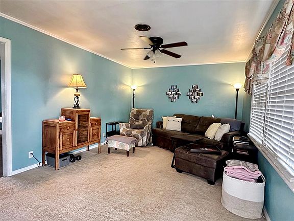 4th image of 1121 Blackstone Ave