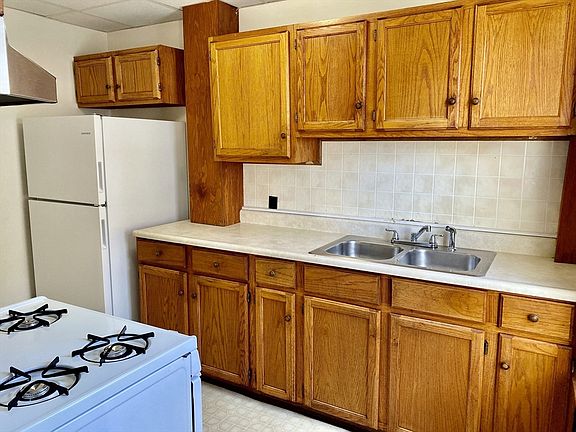 3rd image of 282 Sprague St