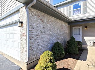 1511 Hazelwood Ct, Gurnee, IL 60031