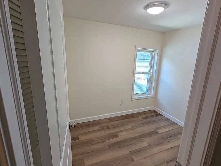 31-33 Glen St #31 — Photo 11
