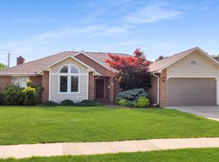 3719 Eastpark Rd, Cedar Falls, IA 50613