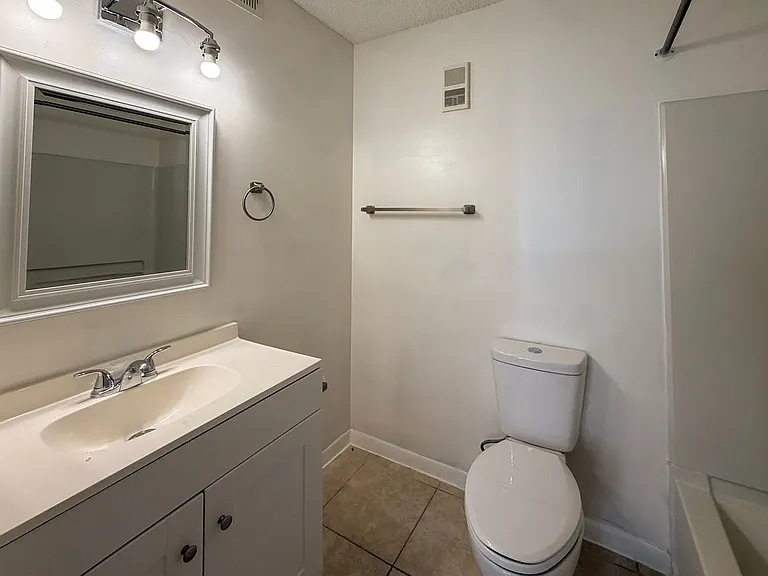 3921 SW 34th St #301 — Photo 14
