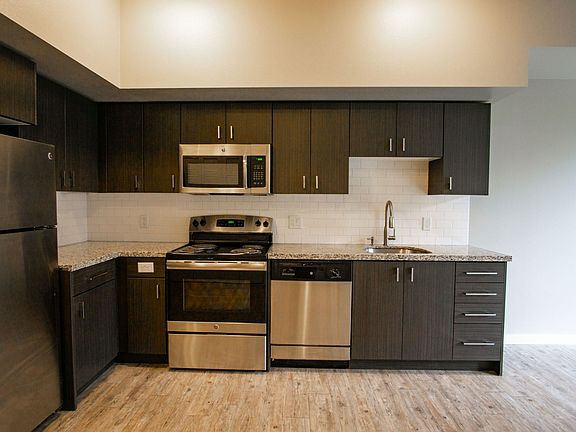 4th image of 411 SE 14th Ave APT 108