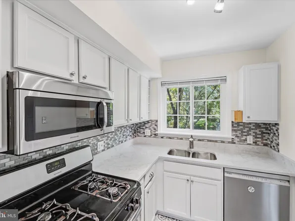 3226 Gunston Rd, Alexandria, VA 22302