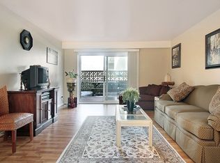 205 Ridge Rd APT 104, Wilmette, IL 60091