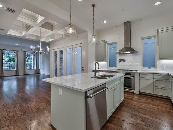 5th image of 4517 Blossom St