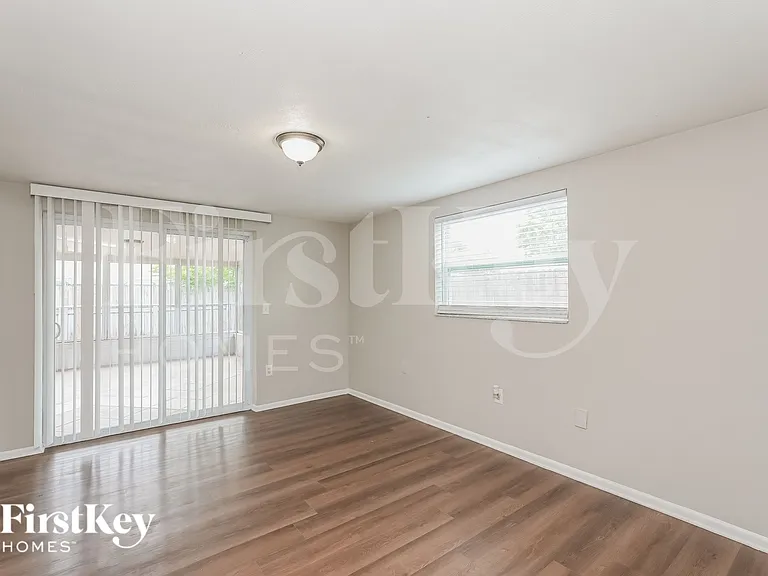 7915 Foxbloom Dr — Photo 7