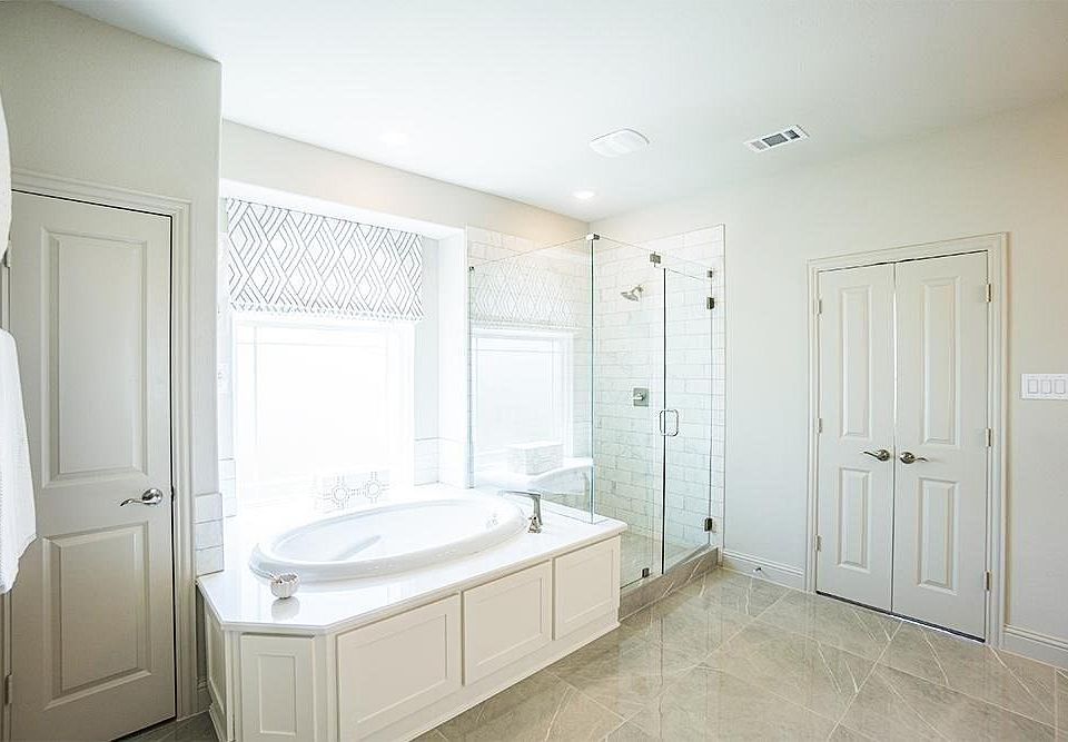 1st image of 605 Ambergate Dr